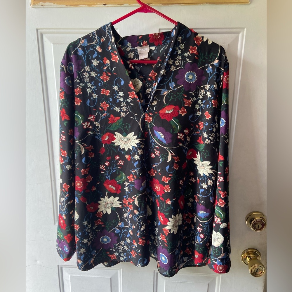 Chico’s floral blouse. Size 3 (16)